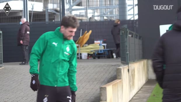 Gladbach players train hard before facing Manchester City